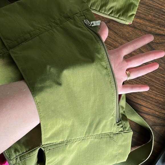 Baggalini Crossbody Zip-top bag - Green with Pink lining - Picture 9 of 10